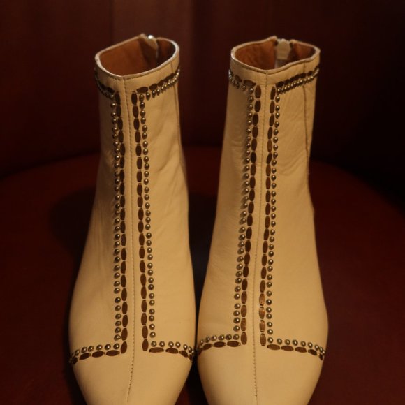 $645 Calleen Cordero Boots off-white/cream leather w brass and nickel studs 7 - Picture 5 of 16